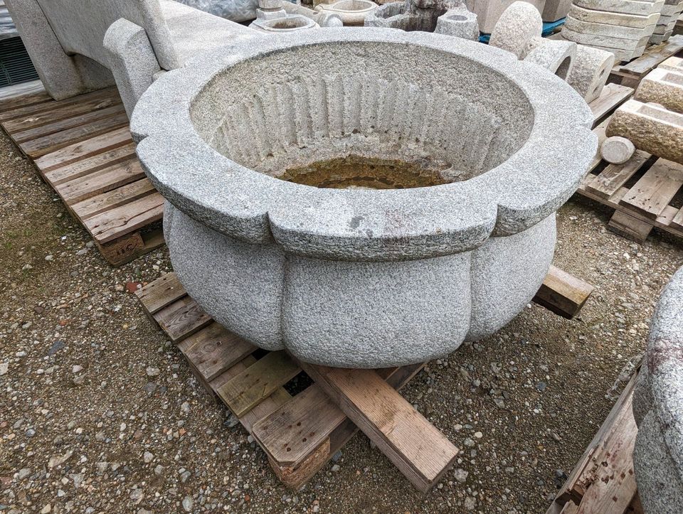 Granit Pflanzgefäß rund 107x50 cm Deko Garten Pflanzkübel Pflanztopf Blumenkasten Blumentopf Blumenkübel Pflanztrog Blumentrog Naturstein Brunnen Springbrunnen in Leipzig