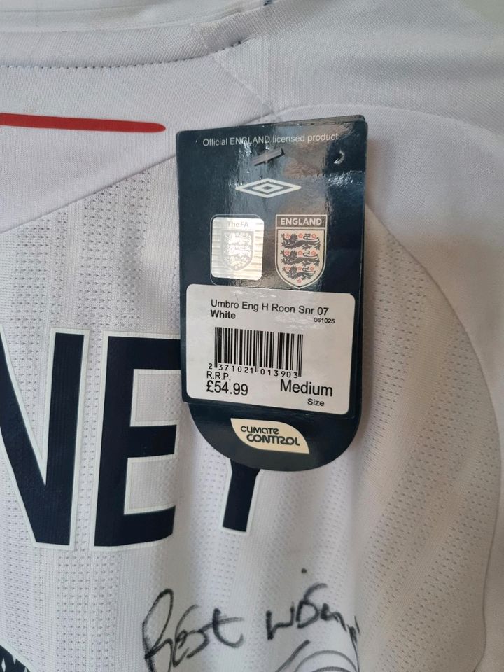 England Trikot mit Unterschrift von Wayne Rooney in Lübeck