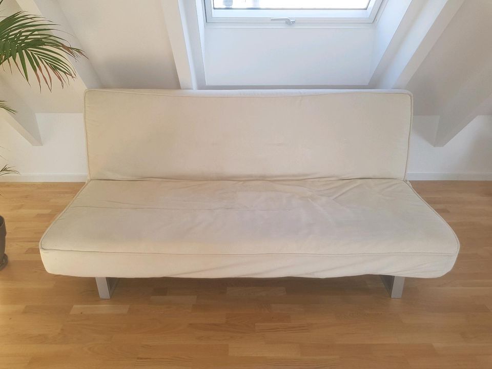 Umklappbares Schlafsofa in Creme zu verkaufen in Stuttgart