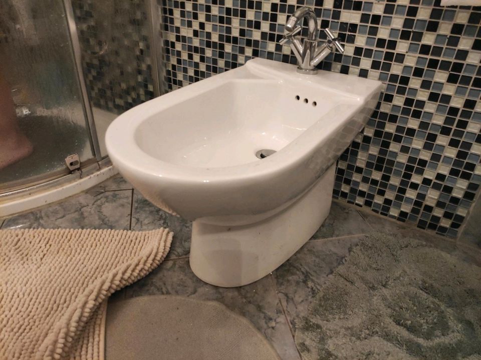 Bidet mit Armatur in Pohlheim