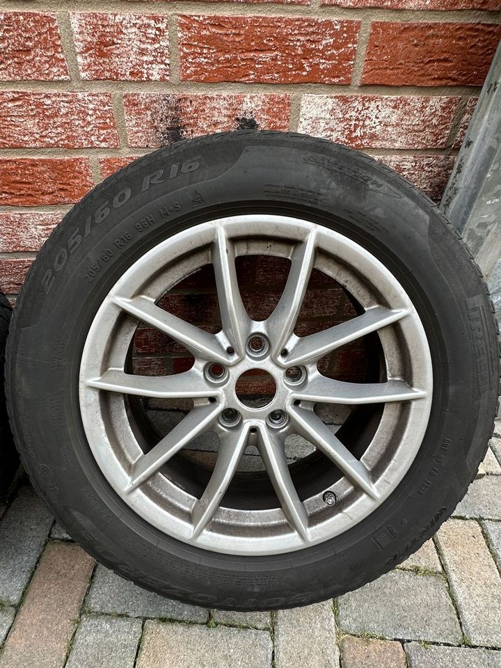 Pirelli Winterreifen 205/60R16 inkl Original BMW Alufelgen 4Stück in Köln