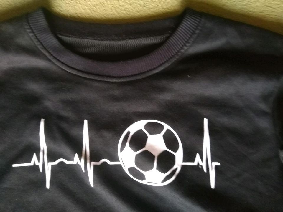 Langärmelig T-Shirt Schwarz Mein Herz schlägt für Fußball in Kleve