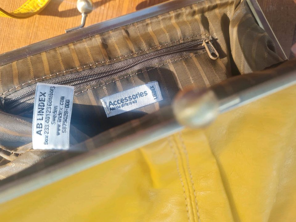 SENF-Gelbe Leder-Handtasche Clutch in Berlin
