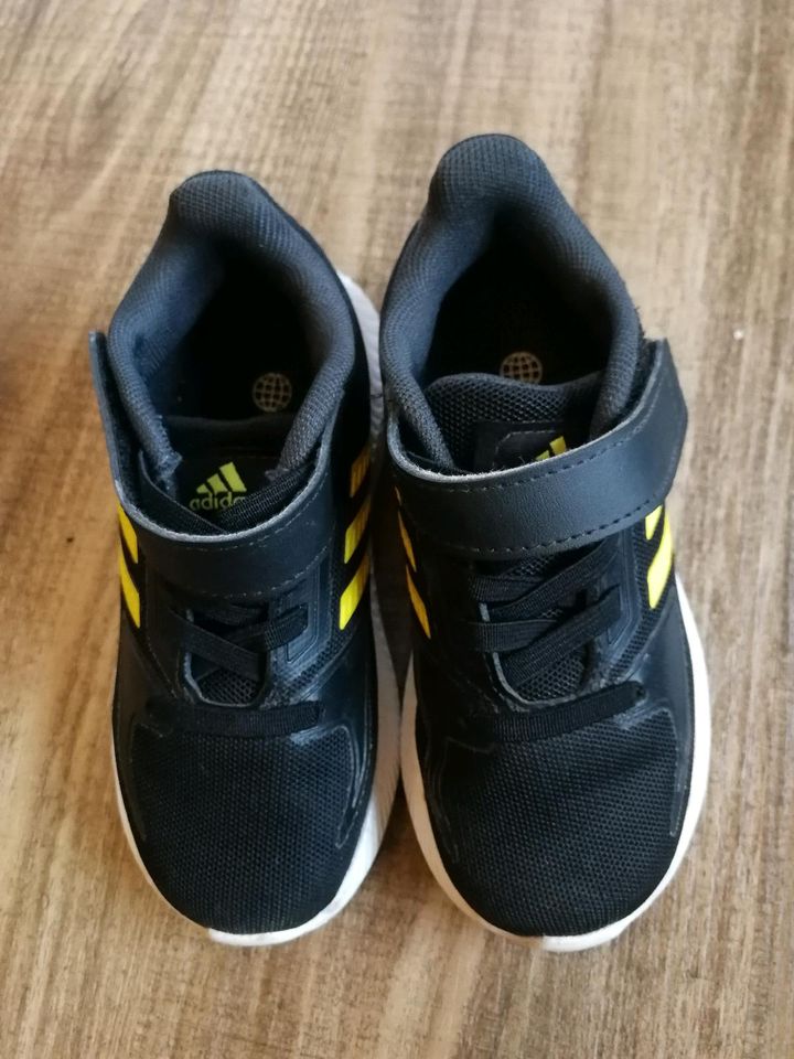 Adidas Turnschuhe Größe 25 in Oberau