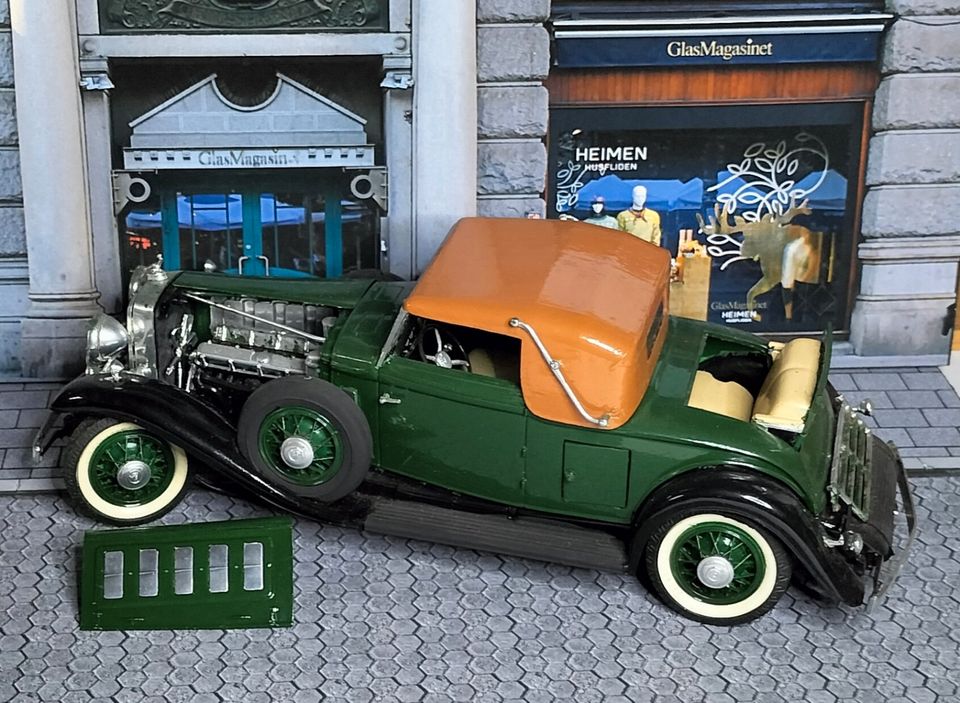 Monogram - Cadillac V-16 1930 - Plastikmodell 1:24 in Uedem