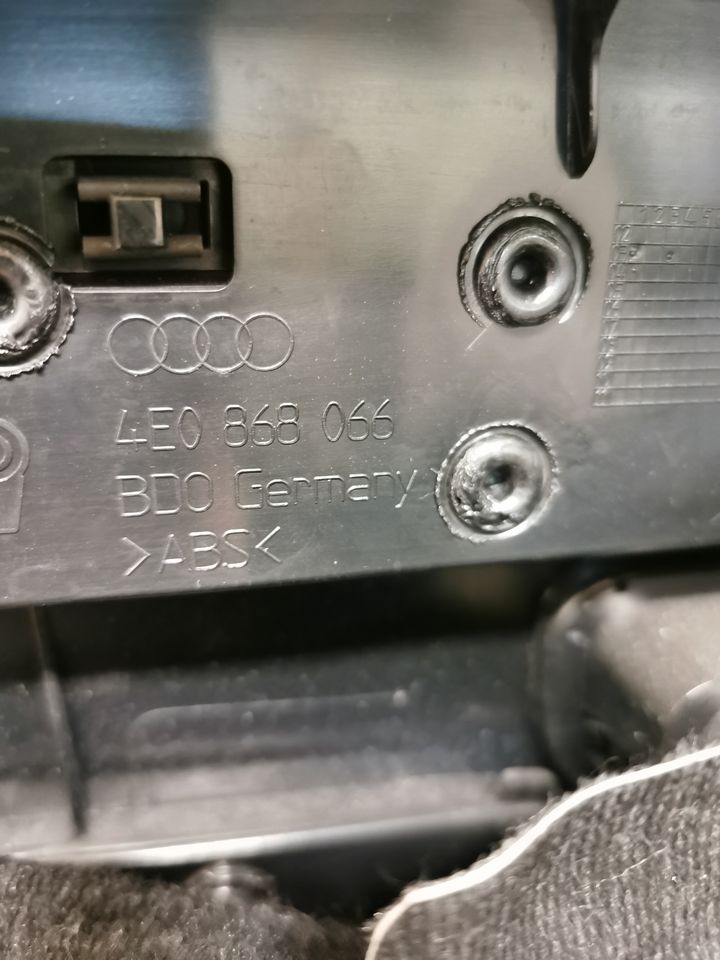 Türverkleidung Audi A8 S8 D3 4E0868065 4E0868015 4e0868016 in Bindlach