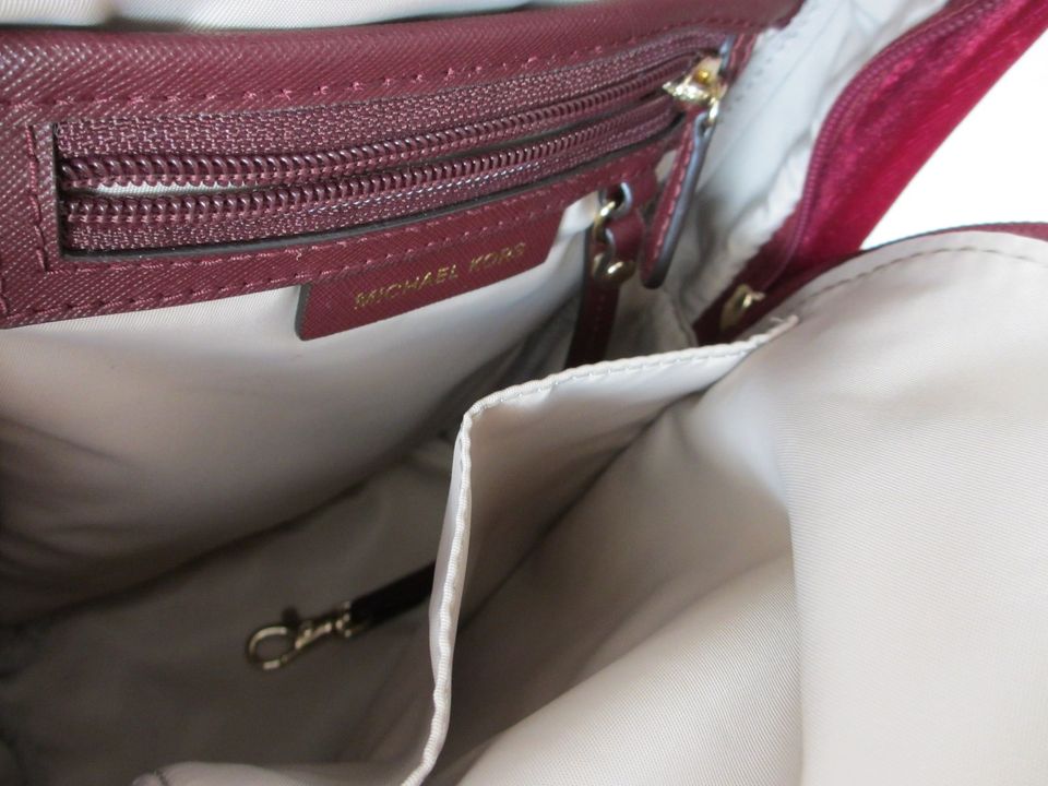 NEU - Michael Kors Rucksack / Backpack, Samt, rot bordeaux gold in Mietingen