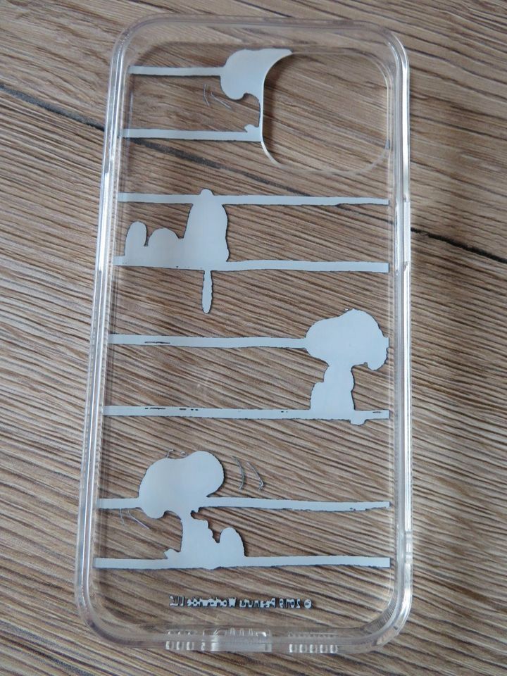 Silikon Handy Hülle Handyhülle Iphone 13 Snoopy Peanuts NEU in Wölfersheim