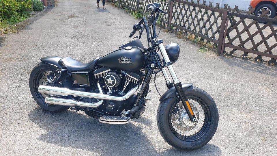 Harley Davidson Streetbob 2017 5HD1 in Duisburg