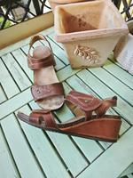 Sommerliche Leder-Sandalen mit Keilabsatz Gr. 39 (UK 6) Berlin - Tempelhof Vorschau