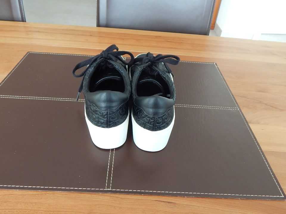 Calvin Klein Sneaker Schuhe Janika schwarz Gr. 37 in Untergriesbach