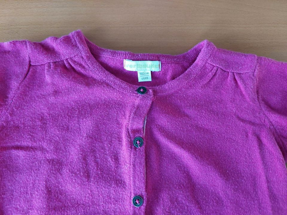 Strickjacke Jacke Mädchen Gr. 104 je Farbe 3,00 Euro in Mülsen
