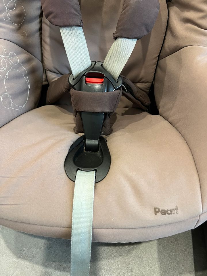 Maxi Cosi Pearl inkl. Isofix Station in Neubrunn