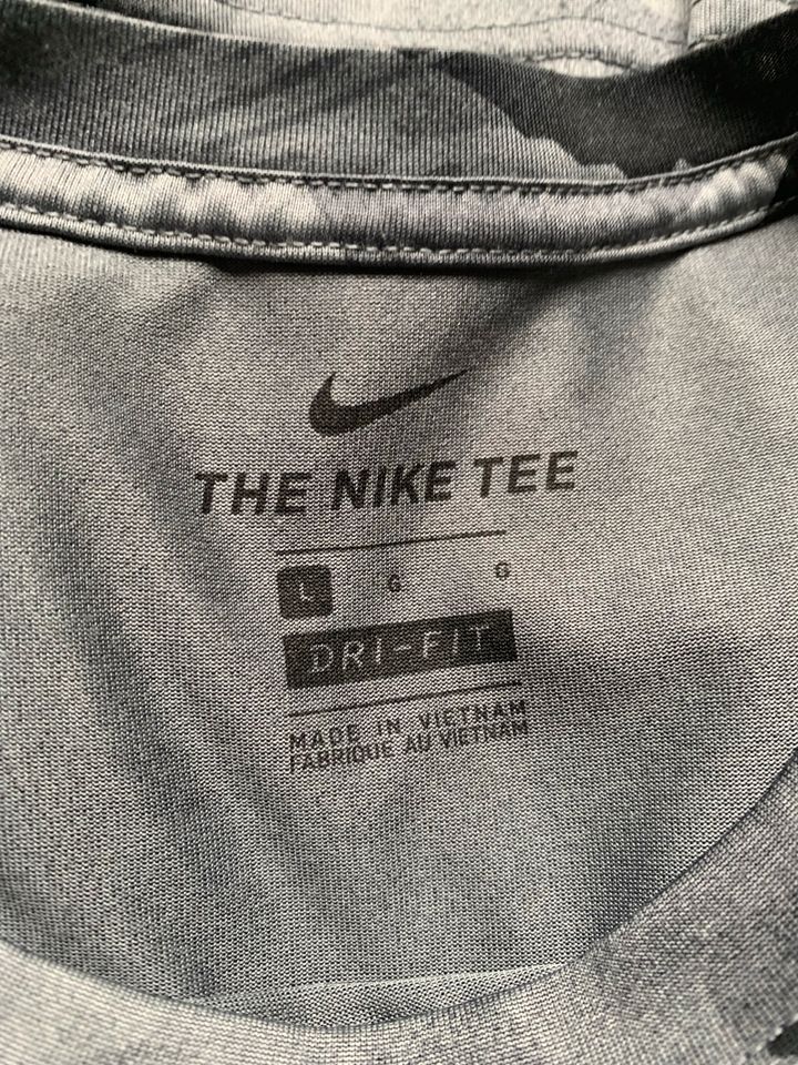 Nike T-Shirt in Offenbach