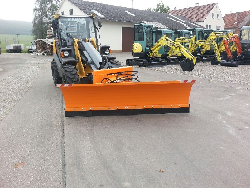 Schneeschild 2,6m Kramer Schlepper Radlader Hoflader Frontlader in Stetten