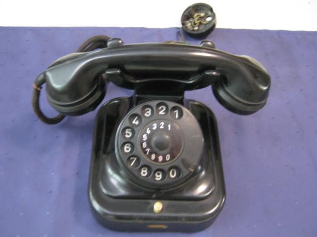 Antikes Telefon, Bakelit, Modell W48, Wählscheibe, Retro in St. Ingbert