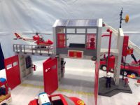 Playmobil Feuerwache mit 2 Leiterwagen, Hubschrauber,... Frankfurt am Main - Kalbach Vorschau