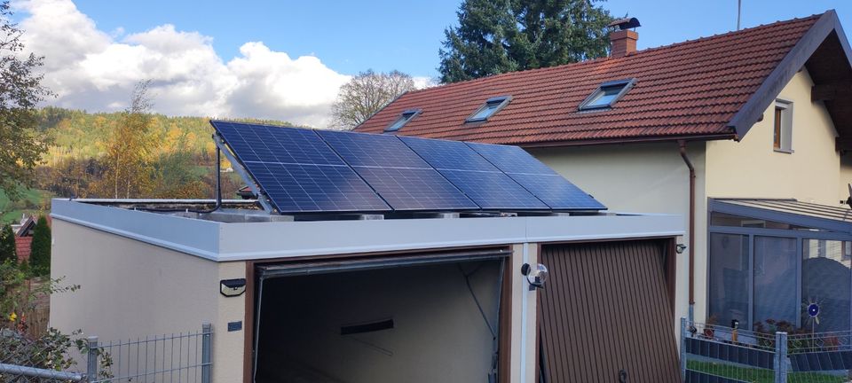 Photovoltaik / PV-Anlage / Batteriespeicher / EMSR-Technik in Regen