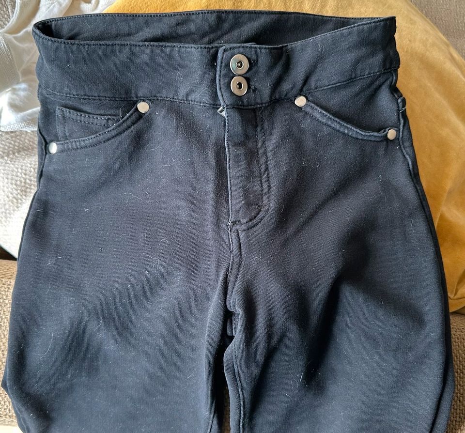 4 Hosen Jeans Gr.152 2x ZARA schwarz 2x H&M blau wie neu in Berlin