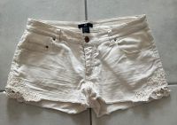 ⭐️ H&M Spitzen Shorts | creme | beige | weiß | Gr. 36 Köln - Porz Vorschau