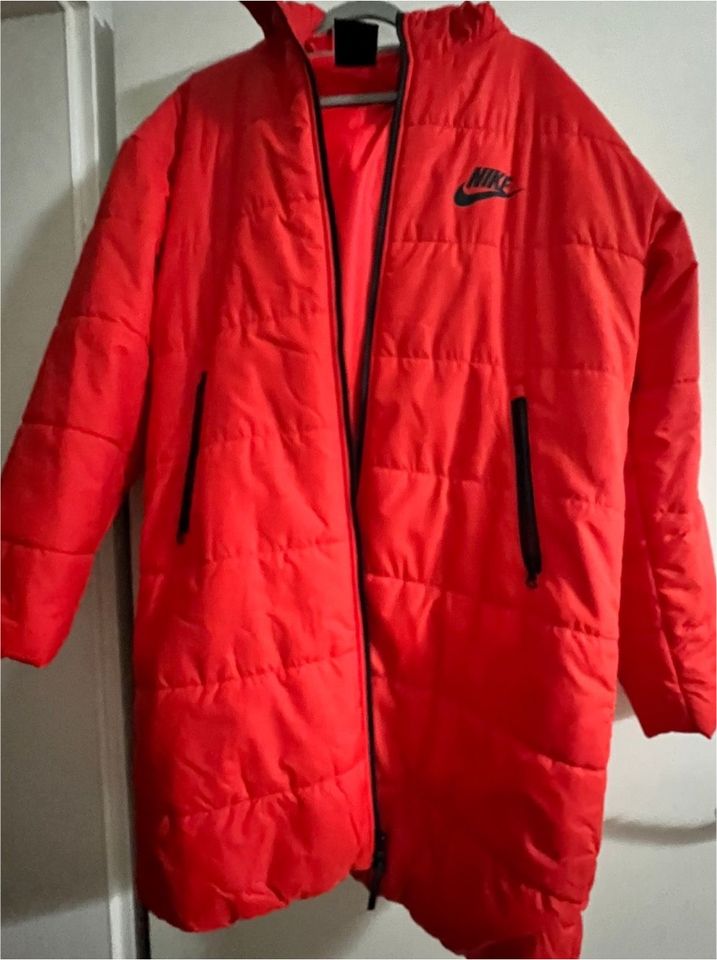 Nike Damen Winterjacke Orginal in Gladbeck