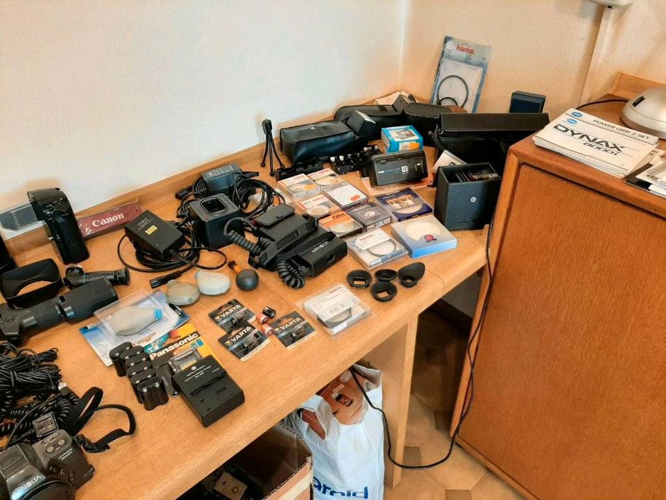 Kamera Minolta, Objektive, Blitz, Filter, Zubehör Sammlung in Großenlüder