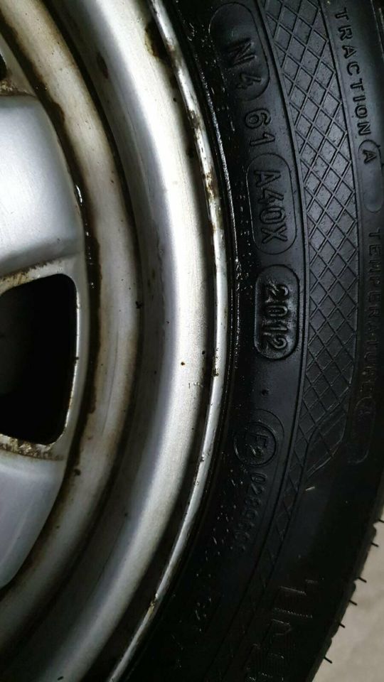 Sommerreifen 145/70 R13 Peugeot 106 3 Loch Felgen Dot 2012 in Borgentreich