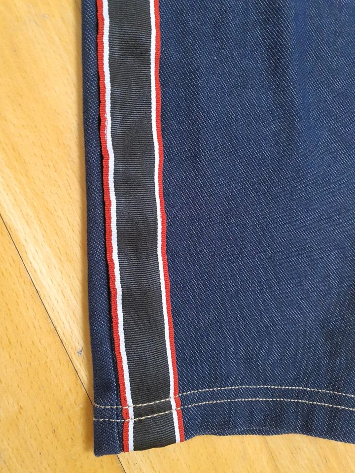 Jeans Legging Gr. 44/ 46 mit rot schwarzem Streifen in Elmenhorst/Lichtenhagen