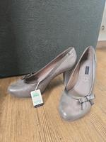 Bugatti Pumps Gr 40 glänzend, Neu, Highheels Silber Bayern - Thyrnau Vorschau