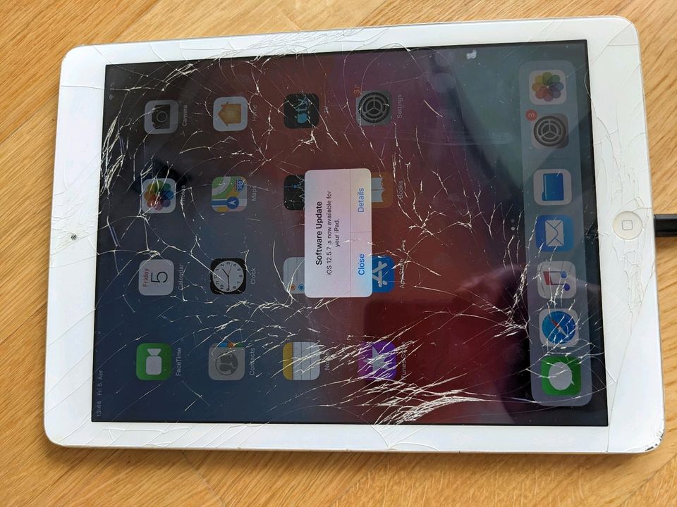 ipad Air md788B/B A1476 Wi-fi teil defekt in Stahnsdorf