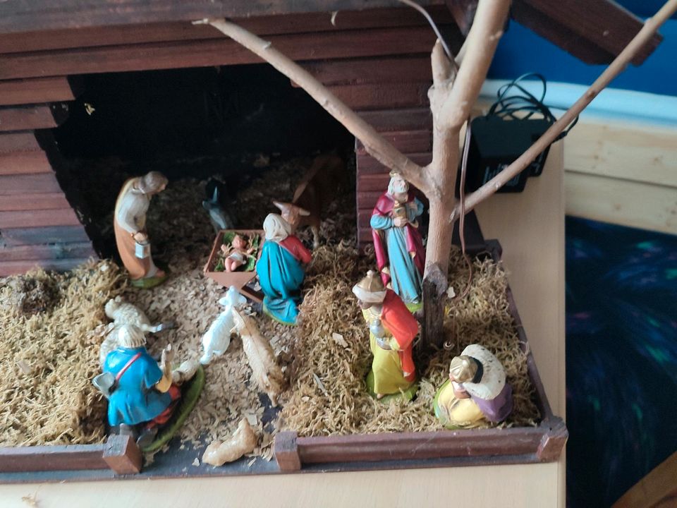 Weihnachts - Krippe mit Figuren in Oberpleichfeld