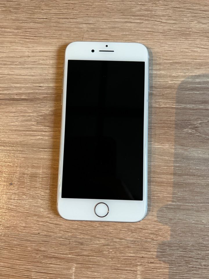 Top Zustand! iPhone 8 in Silber / Weiß 64gb in Langen (Hessen)