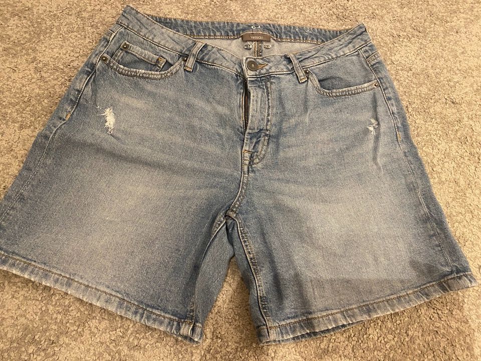 Jeans Shorts / kurze Hose C&A Gr.40 in Bruchsal