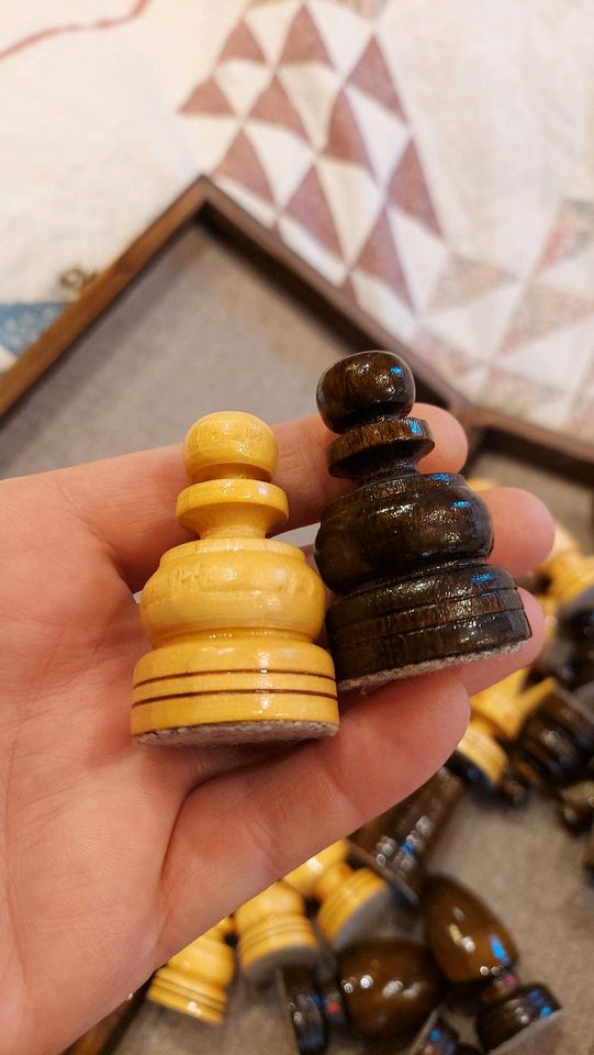 Schach, aus Holz, Handarbeit in Tosterglope