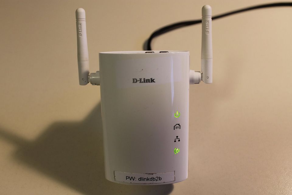 D-Link Powerlanadapter mit W-Lan DHP-W306AV (mit Macken) in Meinheim