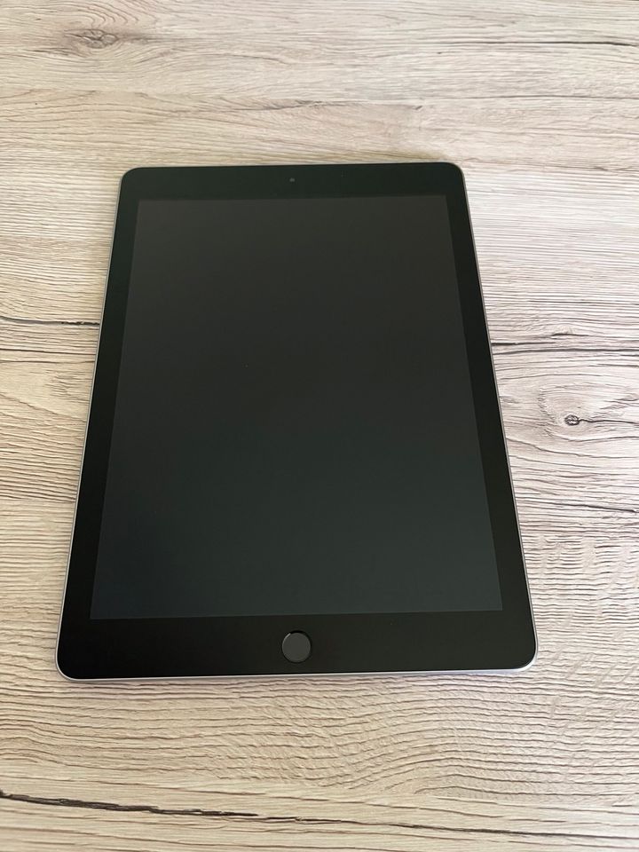 iPad 6. Generation (2018) 32 GB einwandfrei grau in Lüdenscheid