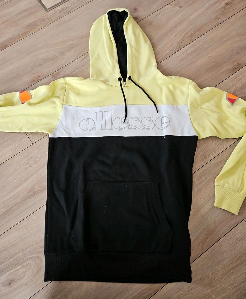 Hoodie Ellesse Größe S in Altlandsberg