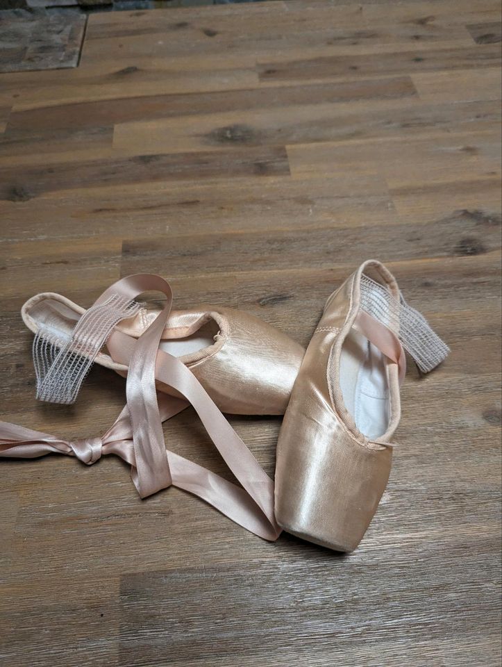 Soudittur Ballett Spitzenschuhe Satin Professionell Tanzschuhe 38 in Heidgraben