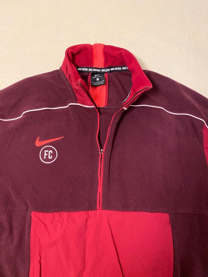 Nike Fleece Jacke Zipper kurz Gr. S bordorot in Bergisch Gladbach