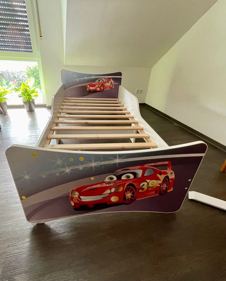 Kinderbett Jugendbett Cars 200 cm mit Matratze in Leipzig