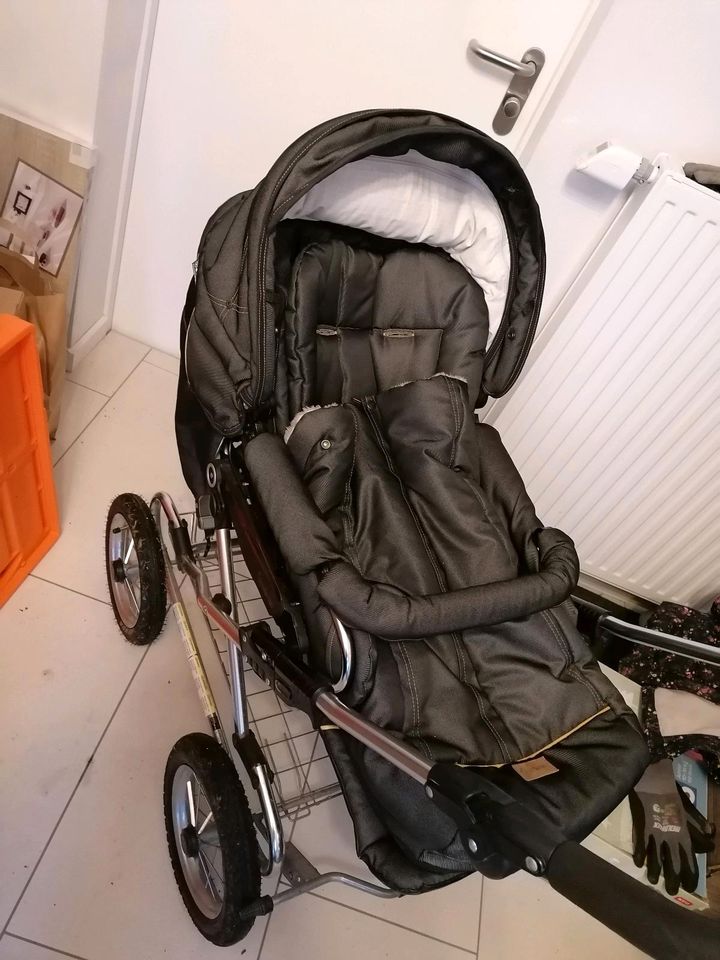 Emmaljunga Kinderwagen mit Zubehör in Scheeßel