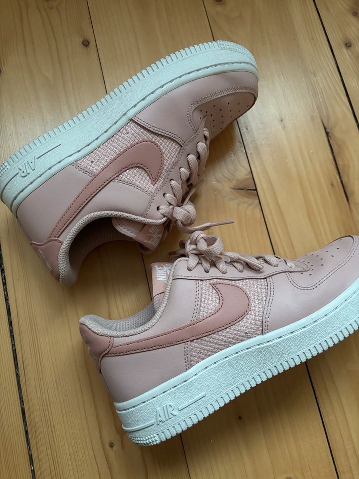 Nike Air Force 1 Sneaker rosa 36,5 in München