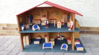 Puppenhaus, Puppenstube mit Einrichtung, Möbel, Puppen Baden-Württemberg - Kürnbach Vorschau