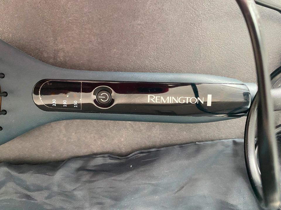 Remington Haarglättbürste CB7400 E51 Straight Brush in Bayern - Bamberg |  eBay Kleinanzeigen ist jetzt Kleinanzeigen