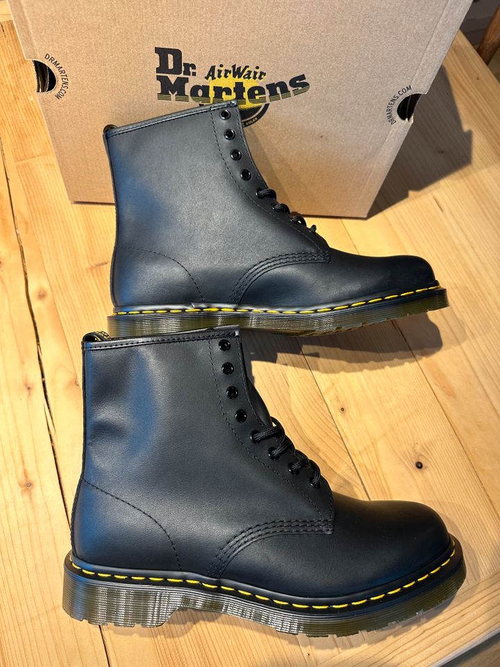 Dr. Martens 1460 Boots 43 in München