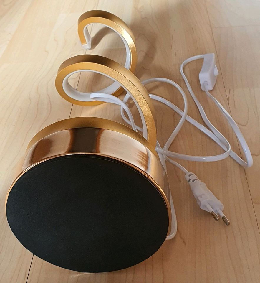 Moderne Acryl Spirale Tischlampe Tischleuchte NEU Gold LED Chips in Drachselsried