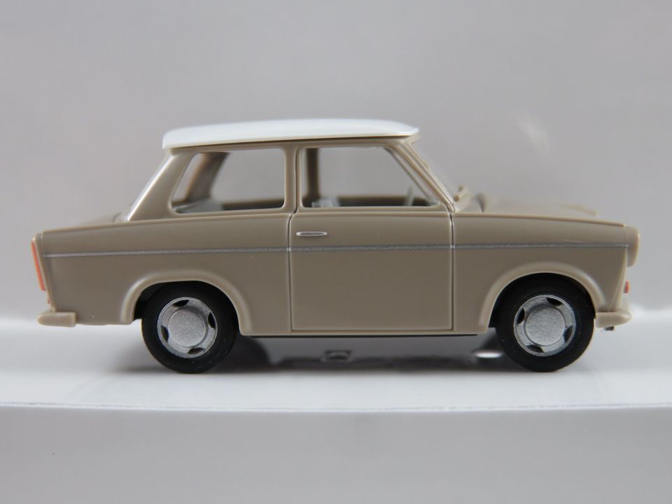 Busch 53107 Trabant P601 Lim. (1964) in pastellbraun/weiß 1:87/H0 in Bad Abbach