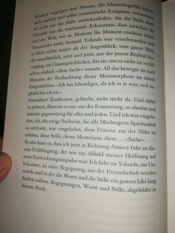 Erfahrung Erleuchtung Serrano Vidal Frau Sommertag Gedanken Kopf in Berlin