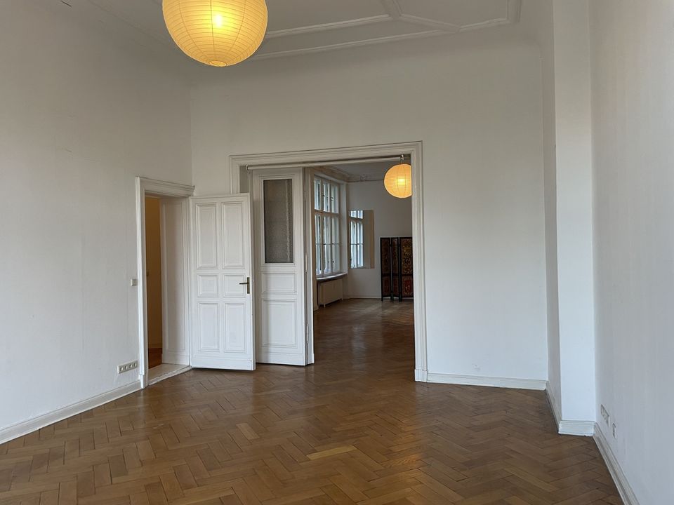 Neuer Preis (6820 €/qm)! Provisionsfrei von privat: 2,5 Zimmer-Altbaujuwel bezugsfrei in bester Lage in Berlin