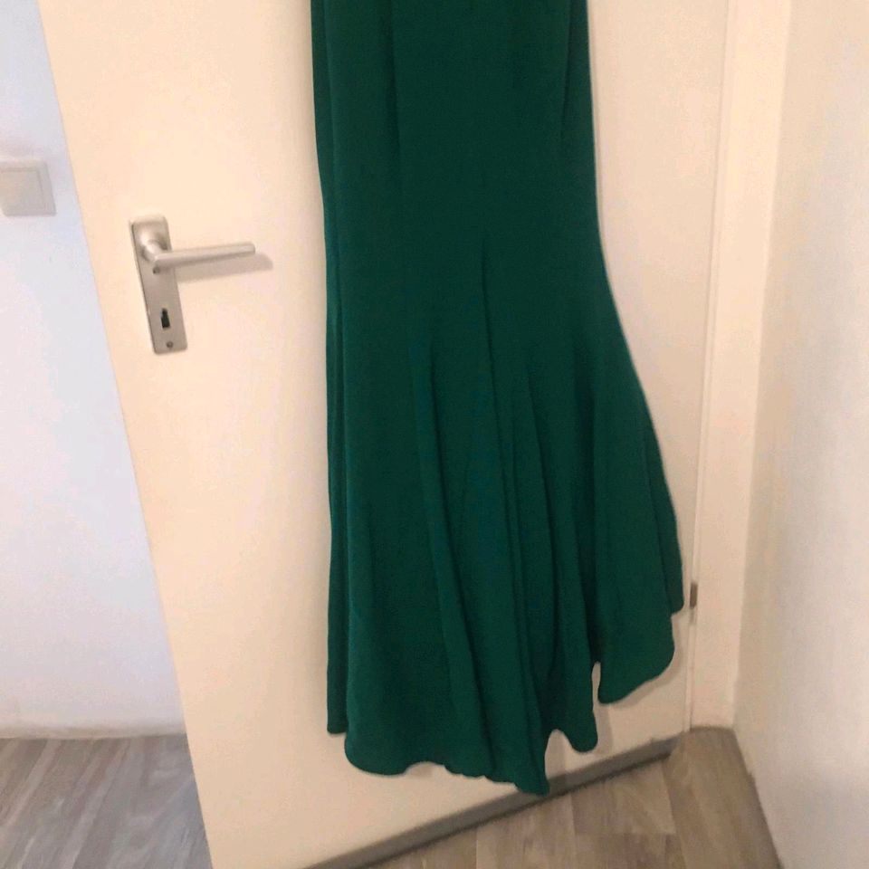 Grünes edles figurbetonte Abendkleid in Frankfurt am Main